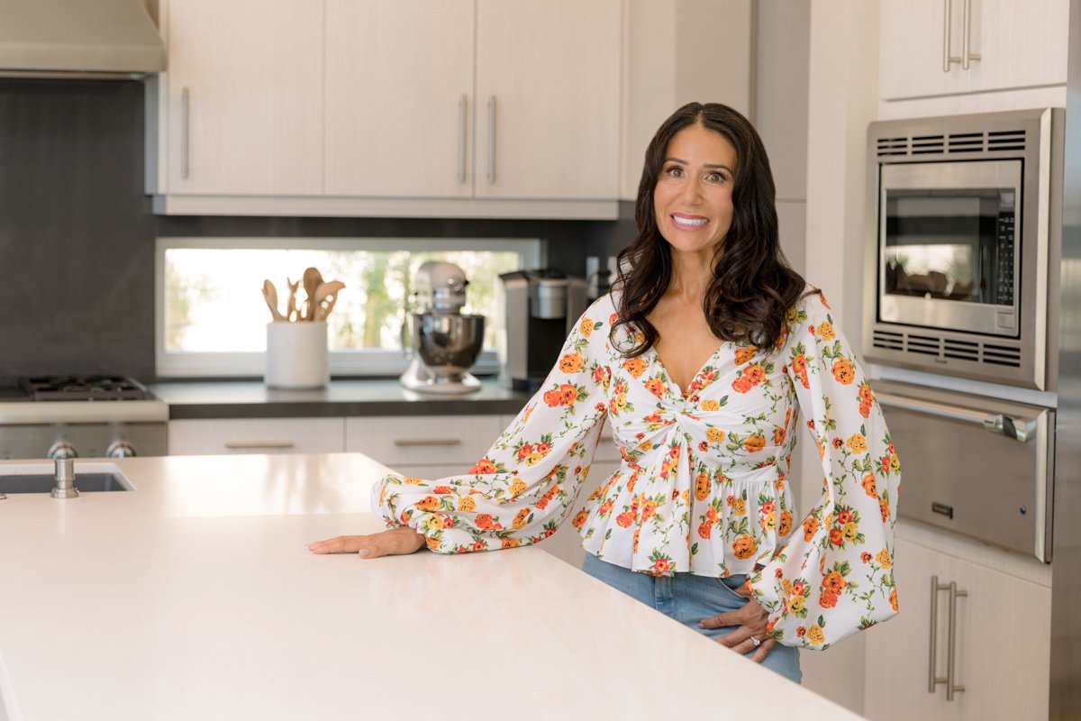 San Diego personal branding photography entrepreneur lifestyle kitchen portrait by Siobhan Gazur Photography