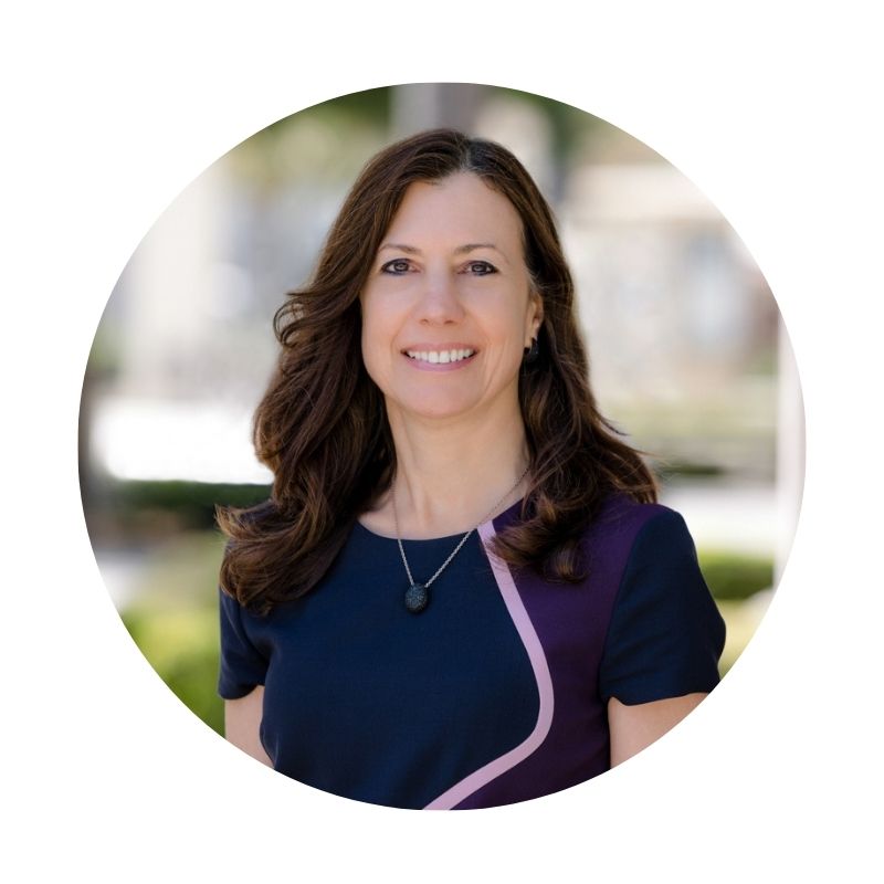 San Diego LinkedIn headshot — professional woman outdoor portrait by Siobhan Gazur Photography
