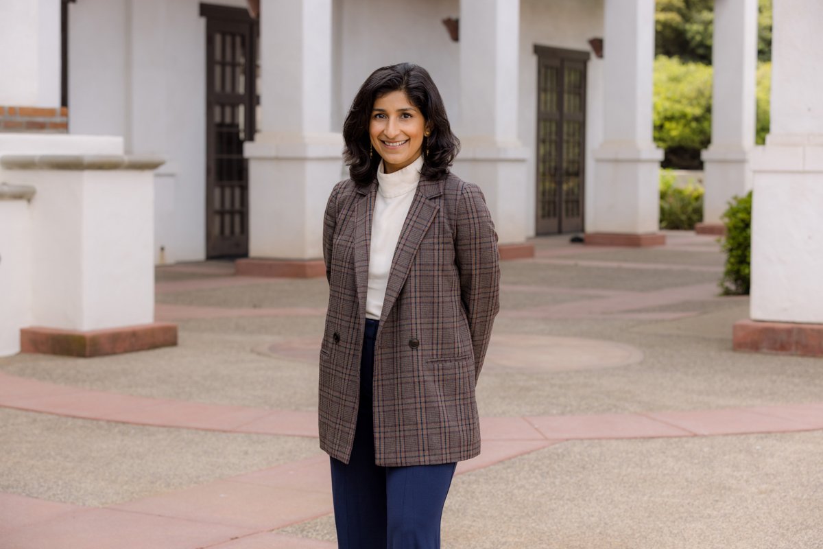Woman professor in plaid blazer architectural setting san diego academic headshots by Siobhan Gazur Photography