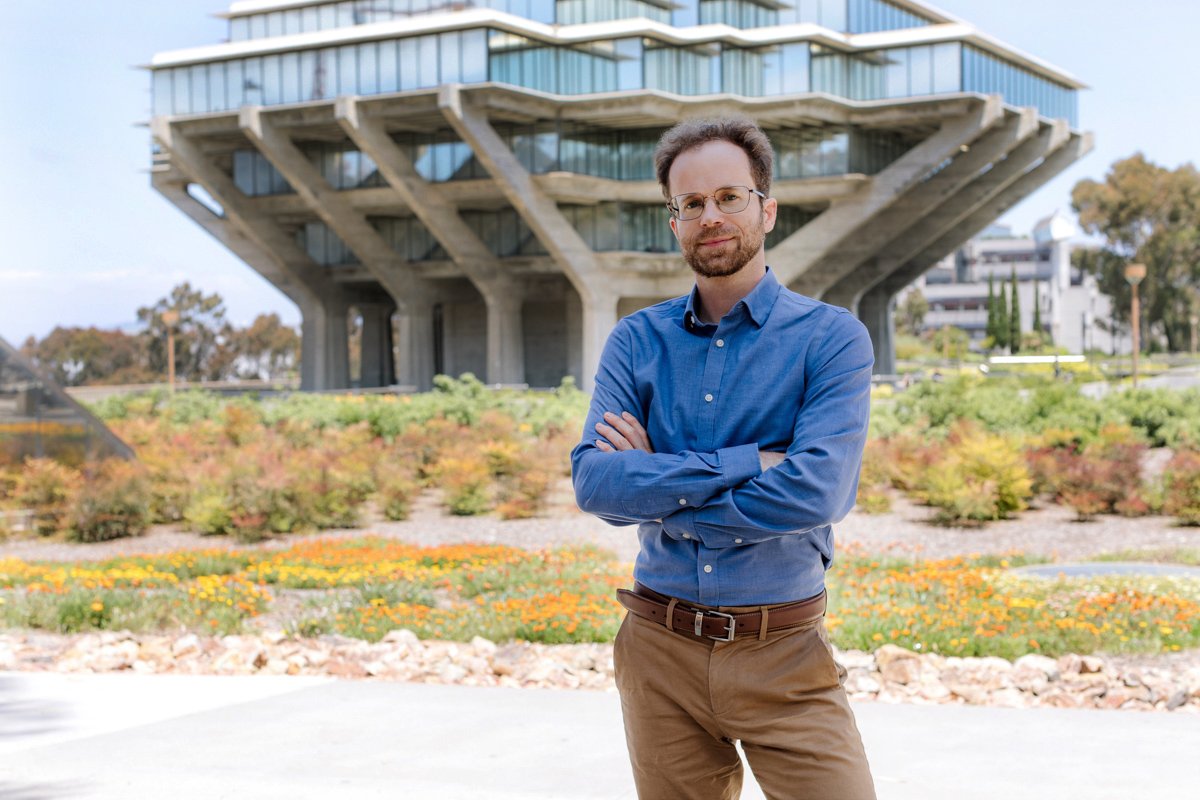 University professor at architectural campus setting san diego university faculty headshots by Siobhan Gazur Photography