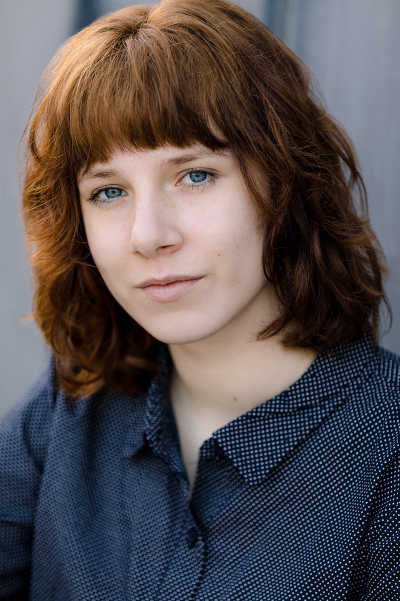 Young actress with bob haircut polka dot blouse san diego actor headshots by Siobhan Gazur Photography